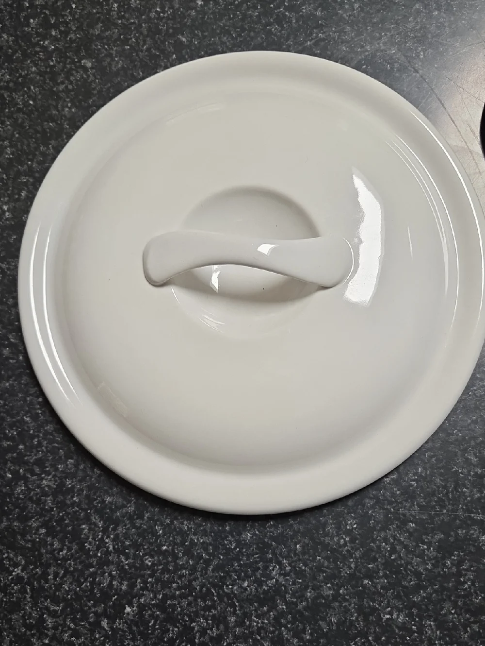 Corelle Coordinates White Covered Casserole Dish By Corning  2.5 Qt.
